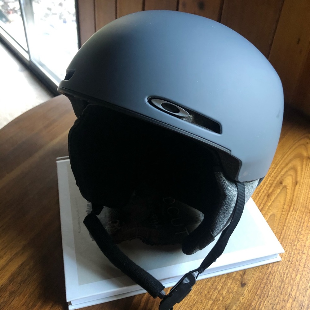 Oakley Modi 1 Snowboarding/Skiing Helmet